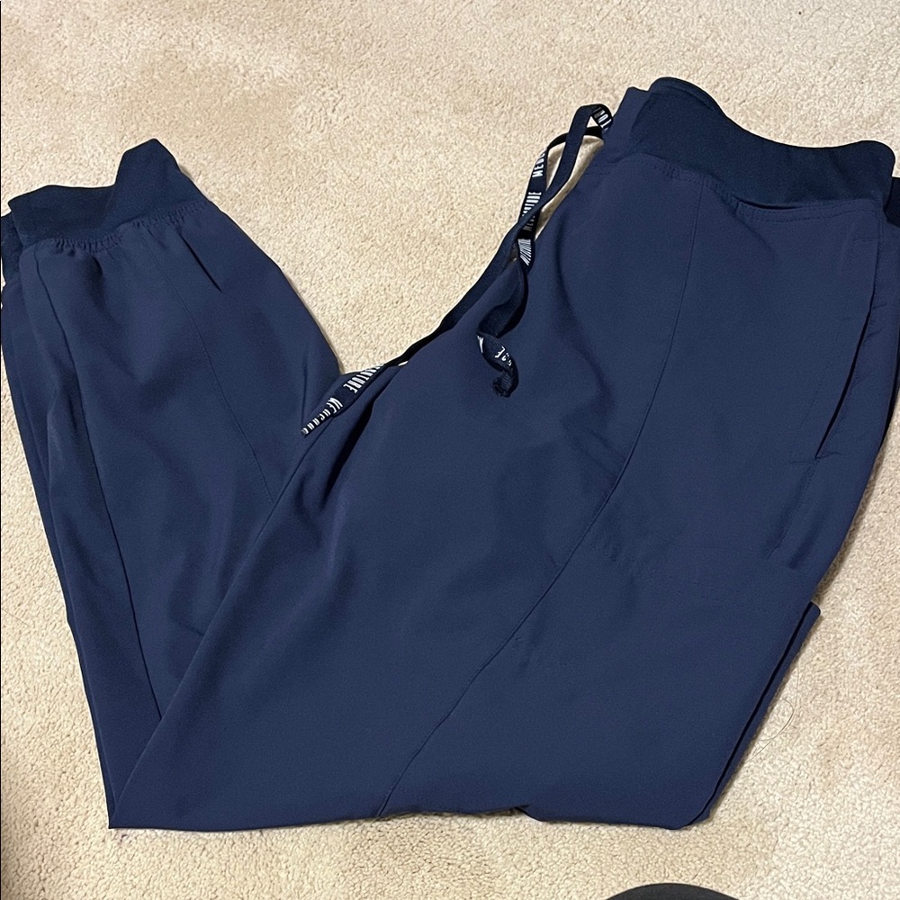 Medcouture Scrub Bottom- Jogger Style, size S